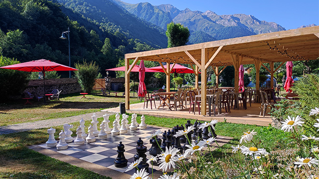 camping pyrenees natura avec bar et restaurant